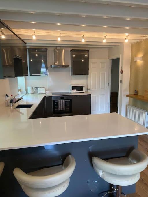 Contemporary Duplex - Private Patio & Parking Apartment Stockport Luaran gambar