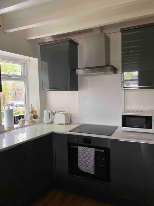 Contemporary Duplex - Private Patio & Parking Apartment Stockport Luaran gambar