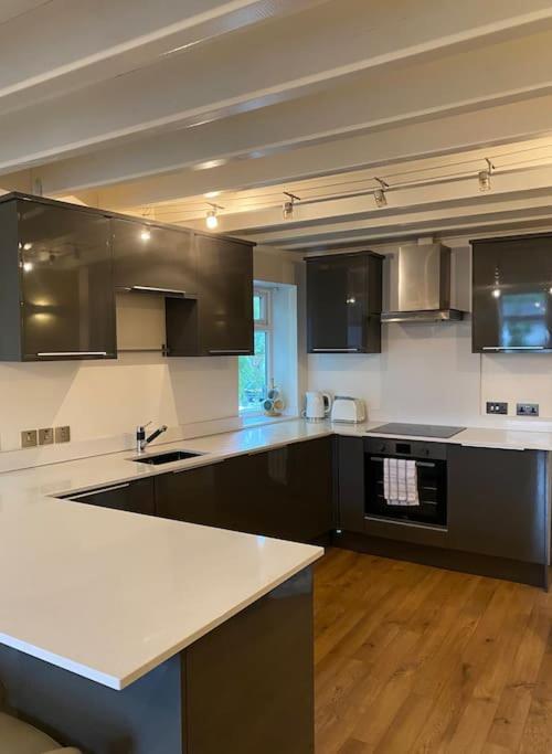 Contemporary Duplex - Private Patio & Parking Apartment Stockport Luaran gambar