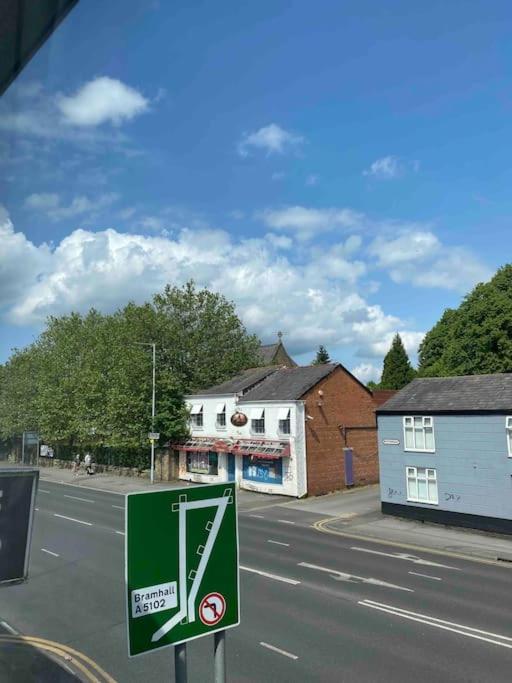 Contemporary Duplex - Private Patio & Parking Apartment Stockport Luaran gambar