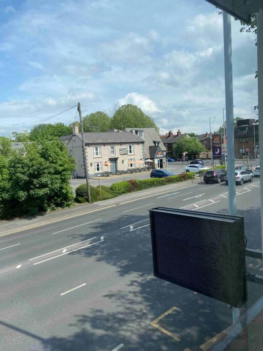 Contemporary Duplex - Private Patio & Parking Apartment Stockport Luaran gambar